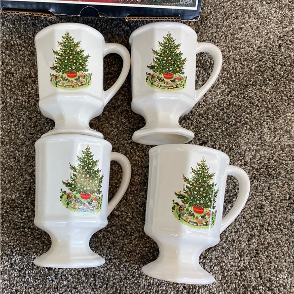 Pfaltzgraff Christmas Heritage Pedestal OCTAGON Mugs Cups Set of 4 10oz - Picture 3 of 8